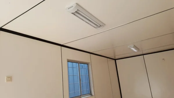 20ft kantoorcontainer met 1 deur en raam