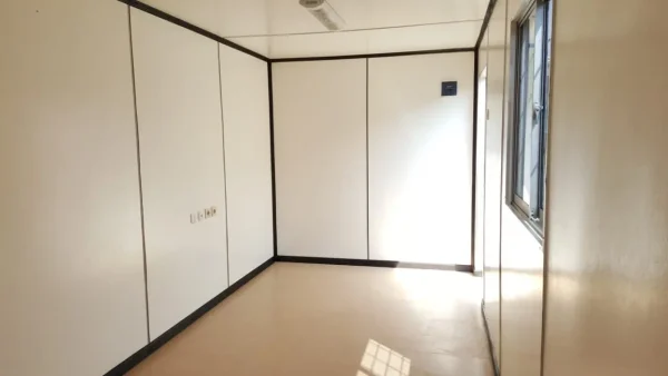 20ft kantoorcontainer met 1 deur en raam