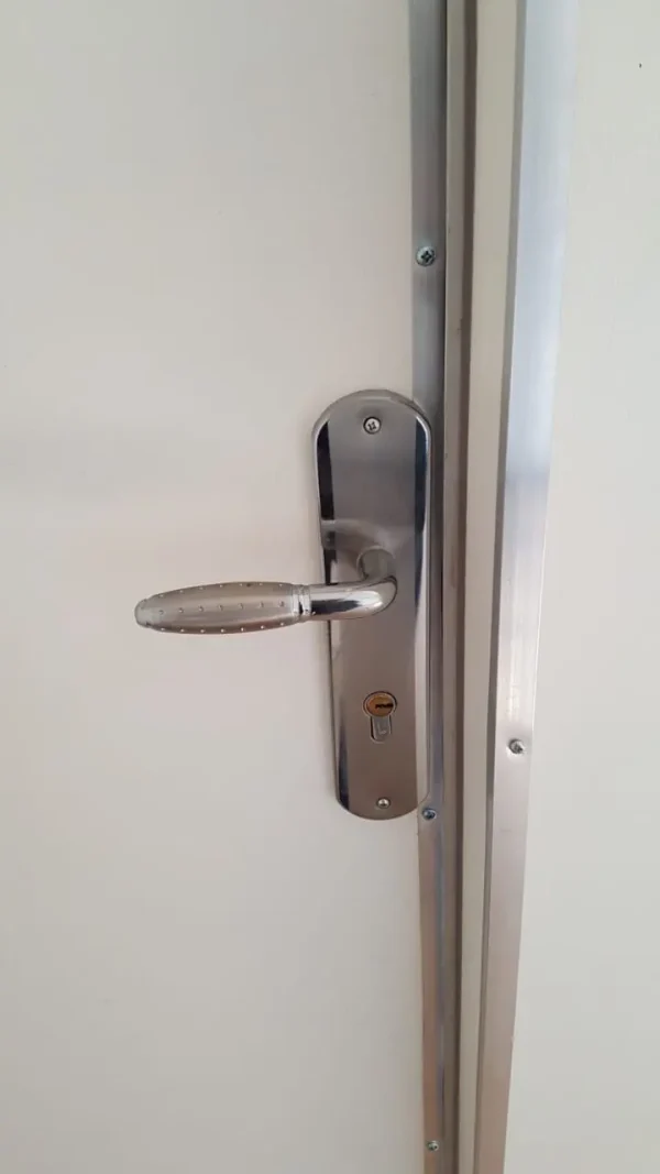 20ft kantoorcontainer met 1 deur en raam