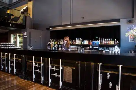 Scheepvaartcontainer bar