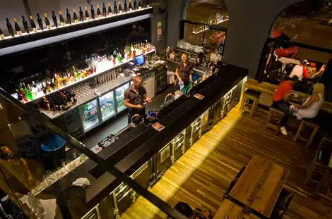 Scheepvaartcontainer bar