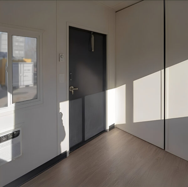 10ft-x-10ft-High-Cube-Mobile-Office-Container2-600x597 10 ft x 10 ft High-Cube-Container als mobiles Büro