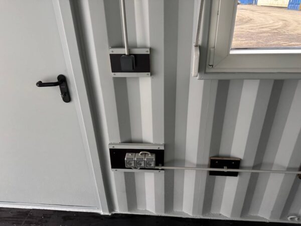 20-Fuß Lagercontainer ONE WAY mit Fenster und Personentür – Neu