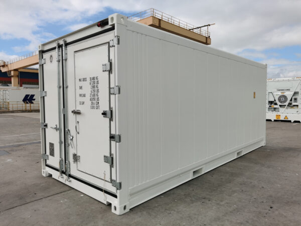 20ft-shipping-container-domestic-reefer-white-new-front-corner-right-1.jpg 20-Fuß Kühlcontainer mit Sonderausstattung – Neu