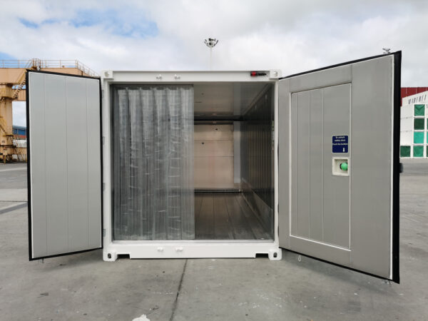 20ft-shipping-container-domestic-reefer-white-new-front-open.jpg 20-Fuß Kühlcontainer mit Sonderausstattung – Neu