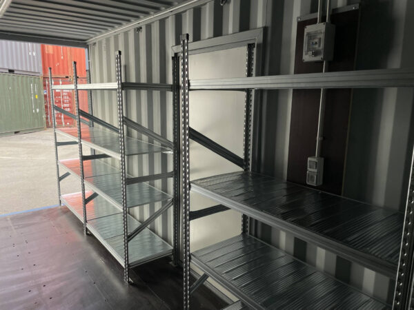 20 Fuß Lagercontainer mit Seitentür, Licht und Regalen – Neu