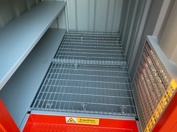 sicherer begehbarer Chemikalien- bzw. Gefahrstofflagerraum aus Stahl